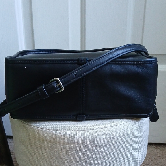 COACH, Elegant Black Leather Lunch Pail - Picture 6 of 16